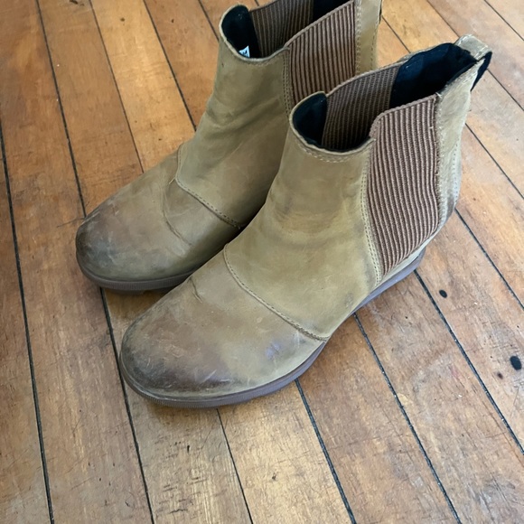 sorel tan wedge boots